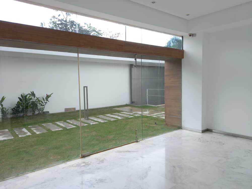 Stunning Family House in Terrazas del Country, Guataparo